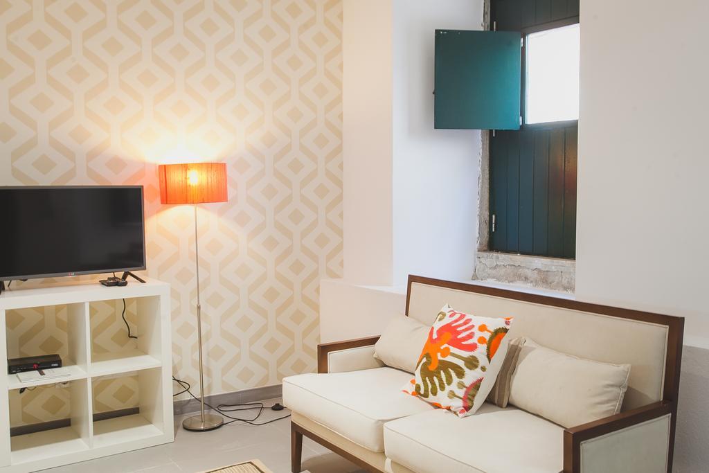 Loving Chiado Apartment Lisbon Room photo
